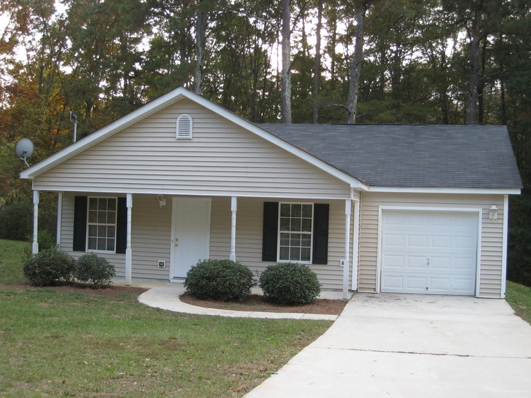 485 Lakeshore Dr, Stockbridge